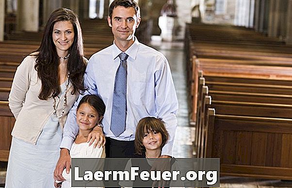 Comment les parents devraient-ils s'habiller lors d'une cérémonie de première communion?