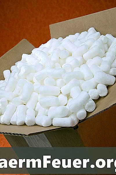 Hvordan male Styrofoam Plates
