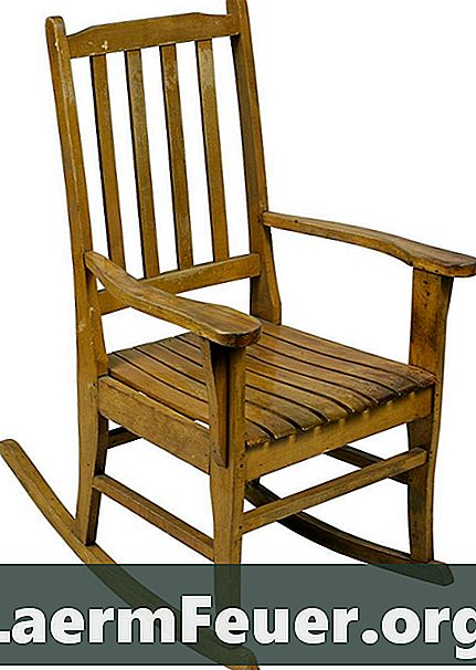 Een houten stoel schilderen met acrylverf