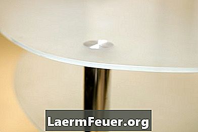 Como pintar uma mesa com tampo de vidro