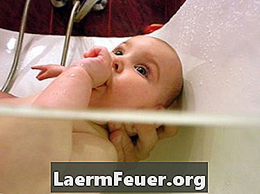 วิธีป้องกันหูของลูกน้อยจากน้ำ