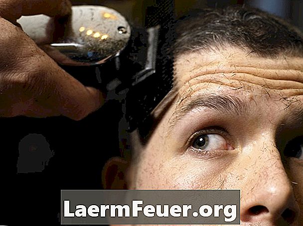 Slik barberer du hodet med en elektrisk barbermaskin