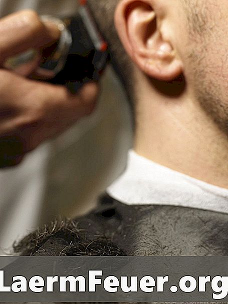 髪の片側を剃る方法