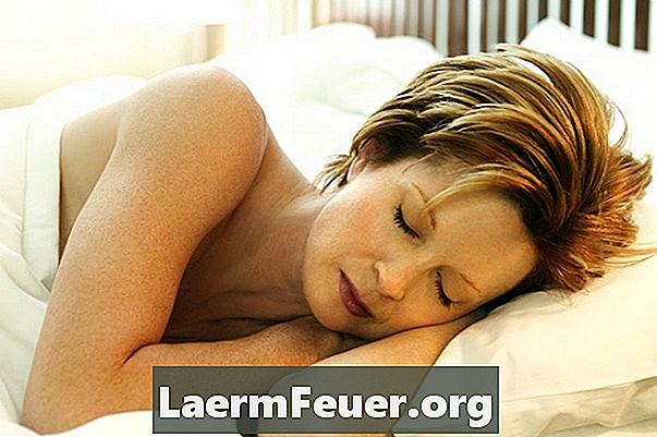 Como reduzir as marcas de sono no rosto