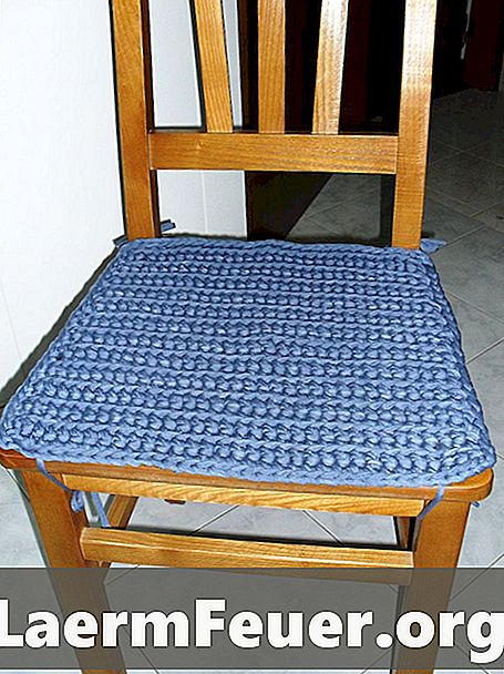 วิธีการเปลี่ยนเก้าอี้ห้องครัวด้วยผ้า