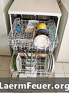 Kā noņemt trauku no trauku mazgājamās mašīnas