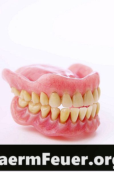 Wie Fixodent vom Zahnfleisch zu entfernen