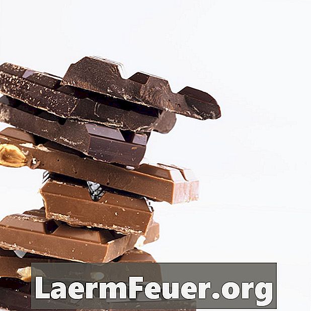 Hogyan lehet eltávolítani a csokoládé foltokat az autósülésből