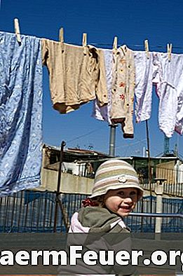 Comment enlever les taches de selles de bébé sur les vêtements?
