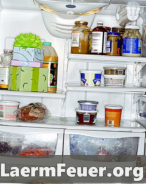 Hur man tar bort fläckar i kylskåp