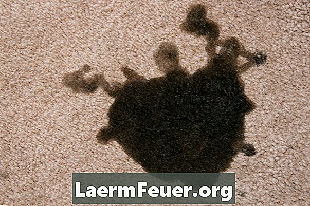 Como remover manchas secas de café do carpete
