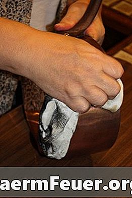 Comment éliminer les taches vertes sur vos ongles après le nettoyage des objets en cuivre