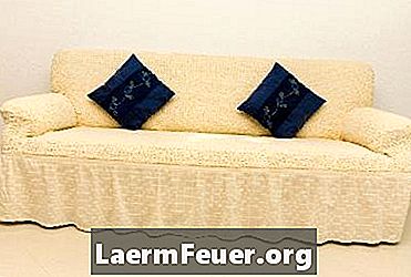 Cómo quitar el moho de un sofá de microfibra