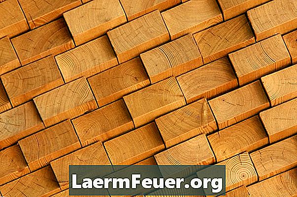 Kako odstraniti zeleni kalup iz obdelanega lesa
