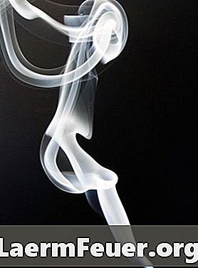 Как да премахнем миризмата на дим след пожар