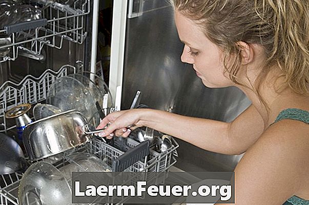 Jak odstranit spálený olej z nerezového nádobí