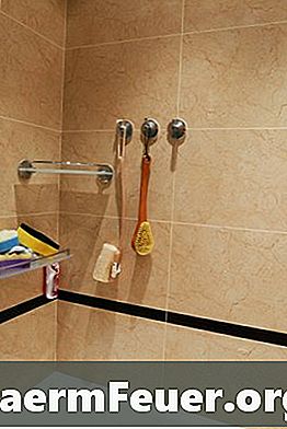 كيفية إزالة السيليكون من حوض الاستحمام وجدران الحمام