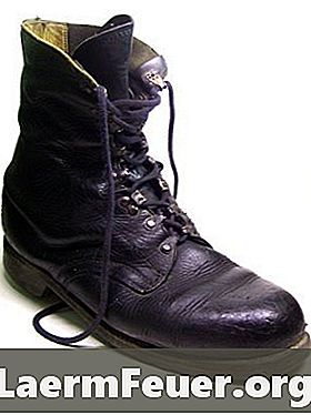 Kako popraviti Worn Heel Boots