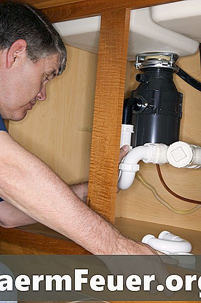 So reparieren Sie PVC Kitchen Sink Sanitär