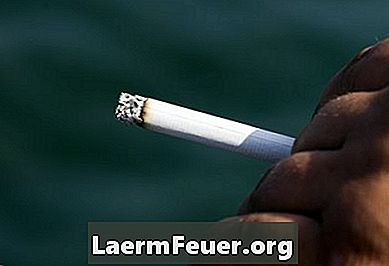 Hur man reparerar bil cigarettbrännskador