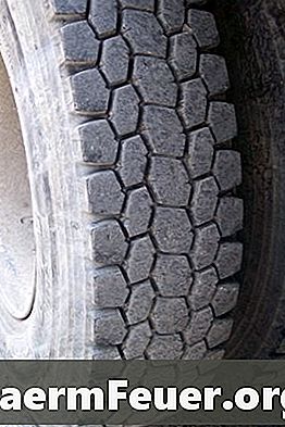 Como reparar um pneu furado por um prego