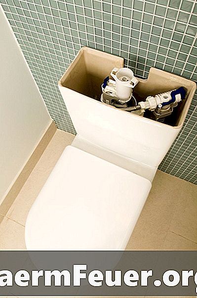 Какво причинява пукнатини в тоалетната чиния?