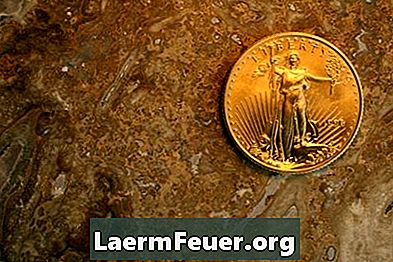Wie man den Unterschied zwischen einer Bronzemünze und einer Goldmünze erkennt