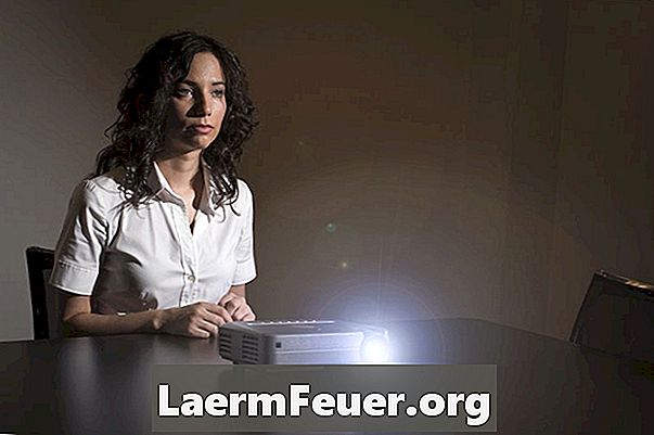 Ako zistiť, či sa lampa projektora kazí