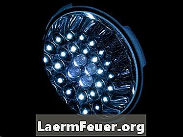 Como substituir uma lâmpada halógena por uma LED