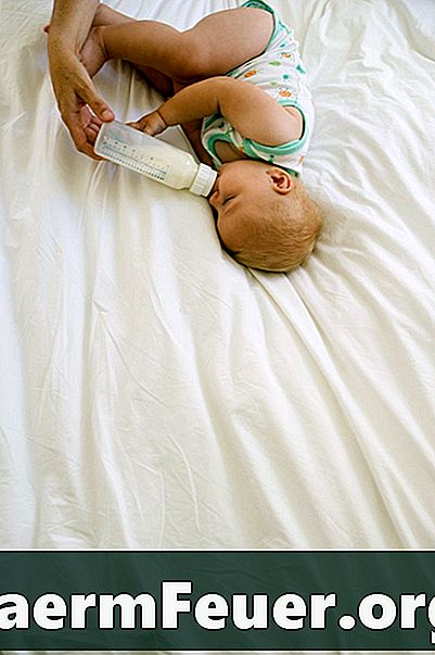Comment prendre le biberon à l'aube d'un bébé de neuf mois