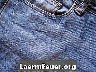 Como transformar calças jeans numa saia