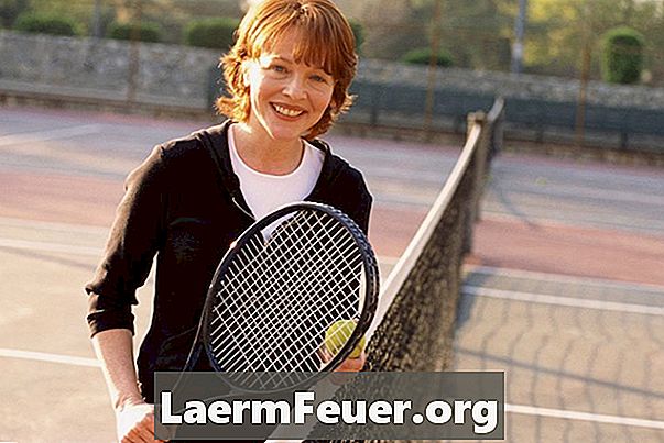 كيفية استخدام شريط Kinesio للمساعدة في علاج مرفق التنس