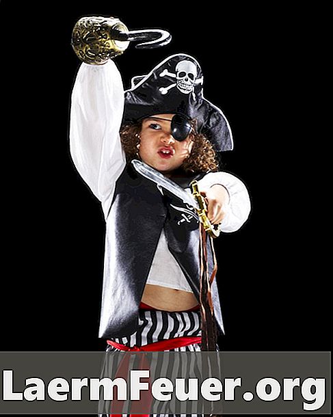 Hvordan bruke kostyme smykker i en kvinnelig pirat kostyme