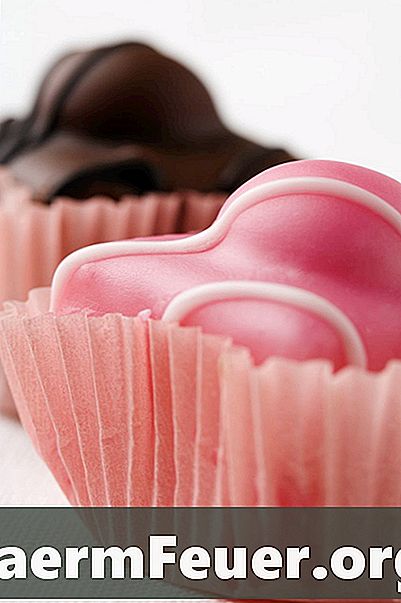 Hvordan man bruger papirkopper til at lave cupcakes