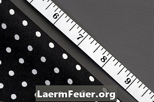 Come misurare il tessuto per creare un vestito per bambini