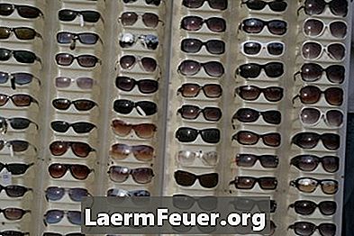 Solbriller over graden af ​​glas