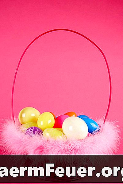 زخارف بيض عيد الفصح المصنوع من البالونات والغزل