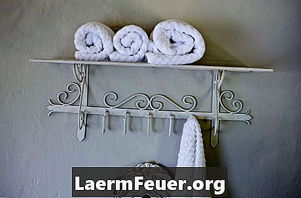 Dekoration von Badezimmern mit Handtuchhaltern