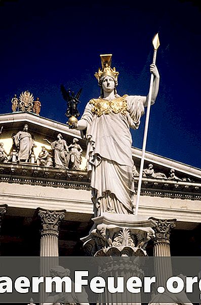 Statue della dea greca Athena e dei loro significati