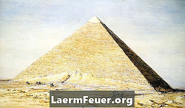 사각 받침대가있는 비스듬한 피라미드 만들기