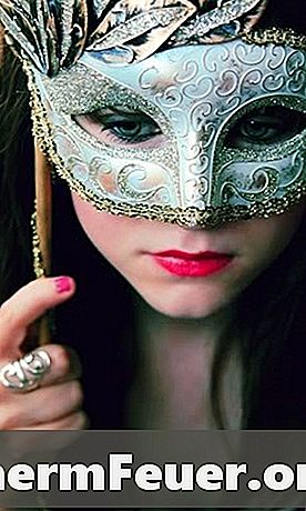 Faça você mesmo: designs de máscaras para baile de máscaras