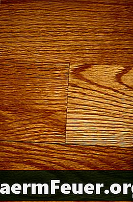 Voda a ocet pro čištění dřevěných podlah