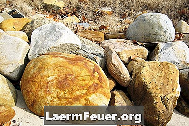 Idées sur l'utilisation de pierres de rivière dans une décoration de paysage