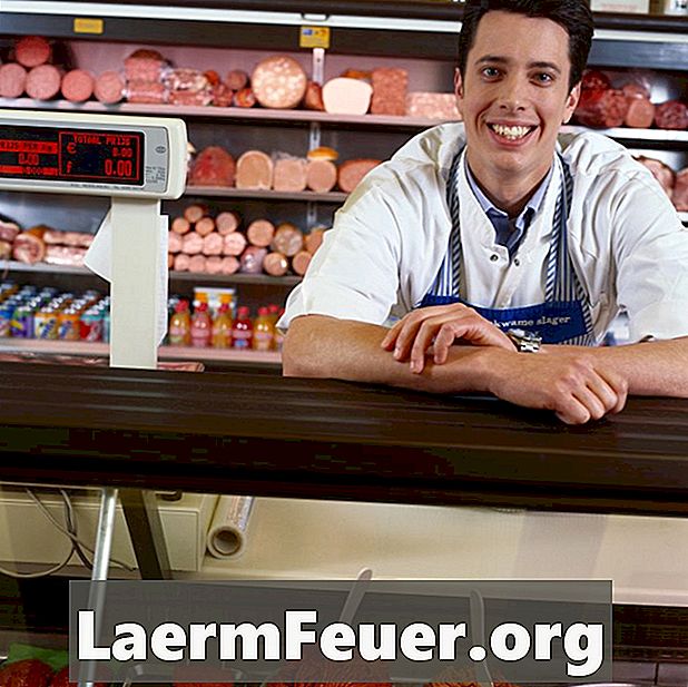 قوانين بشأن استخدام القفازات الخاصة بقطع اللحوم في السوبر ماركت