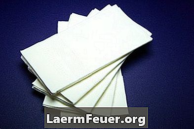 Gemakkelijke manieren om papieren servetten te vouwen