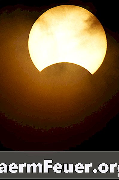 Mythen die de zon en de maan voorstellen als interstellaire minnaars