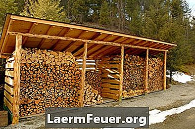 Modelos para construir uma cabana de madeira para guardar lenha