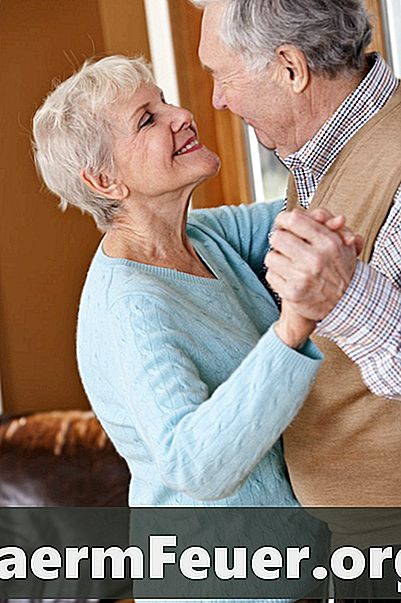Abielulahutus eakate seas
