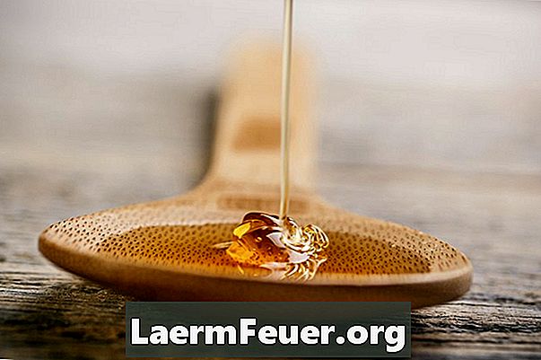 كم عدد السعرات الحرارية في ملعقة كبيرة من العسل؟