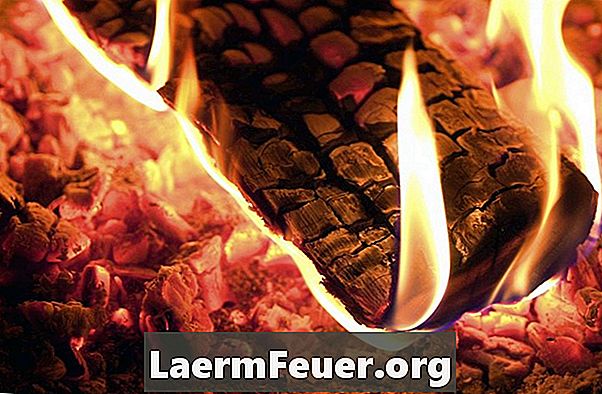 Apa yang berlaku pada kayu api ketika dibakar?